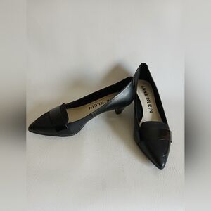 Anne Klein Black Pointed Wide 2 Inch Kitten Heel Loafer Style Shoes Sz7M